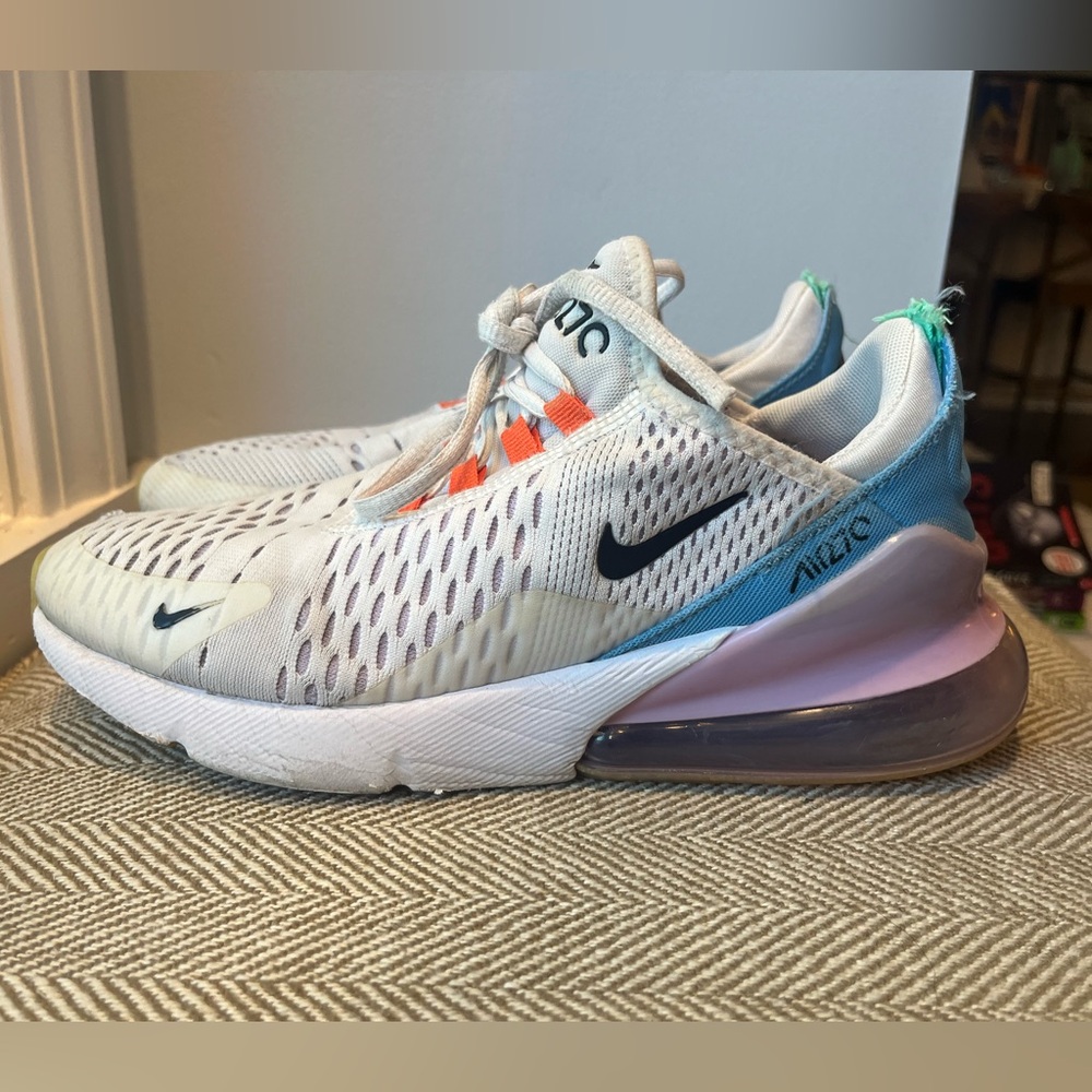 Women’s size 7.0 Nike Air Max 270
